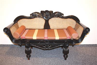 Kleine Sitzbank, in klassizistischem Charakter, um 1920 - Möbel und dekorative Kunst