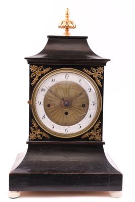 Biedermeier-Kommodenuhr, um 1820/30, - Nábytek, umění a starožitnosti