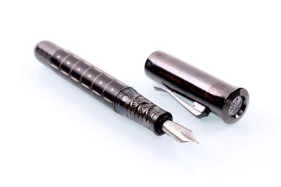 Graf von Faber-Castell Füllfederhalter Black Edition Pen of the Year 2019 - Klenoty, umění a starožitnosti