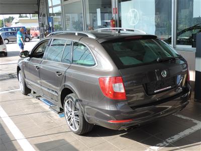 PKW Skoda Superb Kombi, 4 x 4, braun - Fahrzeuge ÖBB