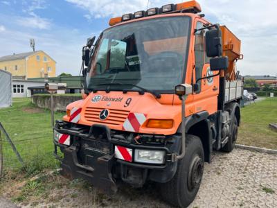 Mercedes Benz Unimog U400 mit Kehreinheit, Saugkasten und Aufsatzstreuer - Macchine e apparecchi tecnici