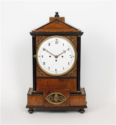 Klassizistische Kommodenuhr um 1820/30 - Art and Antiques, Jewellery