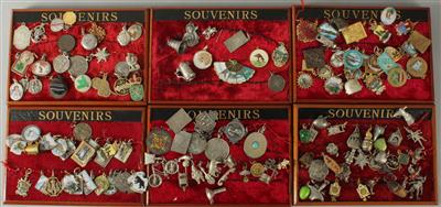 143 verschiedene Anhänger - Antiques, art and jewellery