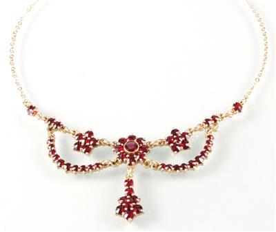Granatcollier - Art, antiques and jewellery