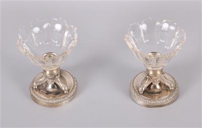 Paar klassizistische Glasschälchen mit Silberfüßen - Umění, starožitnosti a šperky
