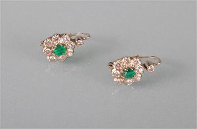 Smaragd Brillant Ohrgehänge zus. ca. 0,70 ct - Antiques, art and jewellery