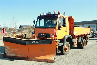 LKW mit Schneepfluganbauplatte, motorhydraulischer 3-Seitenkipper "MAN 14.224 LAK/LE 220B" - Cars and vehicles