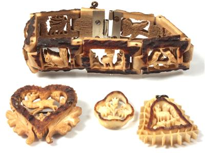 Armband, 2 Angehänge, Brosche - Arte, antiquariato e gioielli