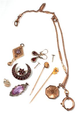 Uhrkette, Brosche, 3 Angehänge, 2 Herrennadeln, 2 Ohrringe, 2 Ohrstecker - Arte, antiquariato e gioielli