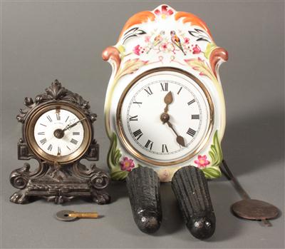 Kleine Kommodenuhr - Antiques, art and jewellery