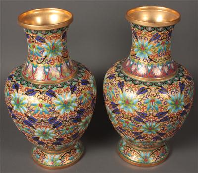 2 asiatische Cloisonné-Vasen - Arte, antiquariato e gioielli