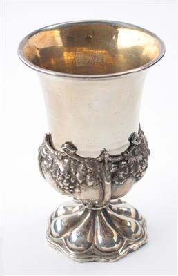 1 kleiner Pokal, 1 Häferl, 1 Zündholzbehälter - Antiques, art and jewellery