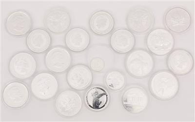 13 Silbermünzen a 1 Unze, 8 Silbermünzen a 1/2 Unze, 1 Silbermünze a 1/4 Unze - Umění, starožitnosti, šperky