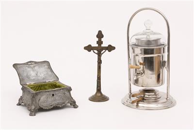 Teekocher, 1 Zinndeckeldose, 1 Tischkreuz - Kunst, Antiquitäten und Schmuck