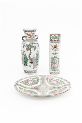 2 Vasen, 1 Teller um 1900 - Umění, starožitnosti, šperky