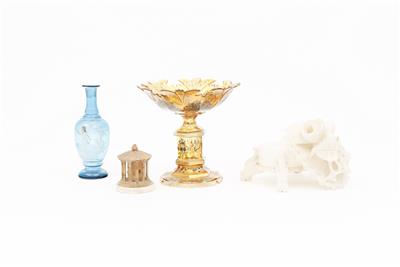 1 Tafelaufsatz, 1 Vase, 1 Deckeldose, 1 Zierstück - Antiques, art and jewellery
