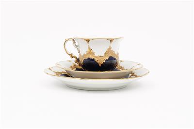 Sammeltasse mit Untertasse und Dessertteller - Art and antiques