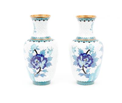 Paar Cloisonne-Vasen 20. Jh. - Kunst, Antiquitäten und Schmuck