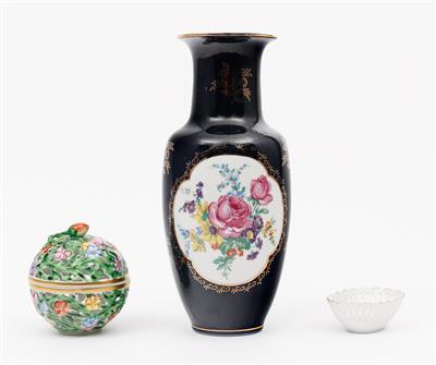 1 Vase, 1 Deckeldose, 1 Schale - Antiques and art