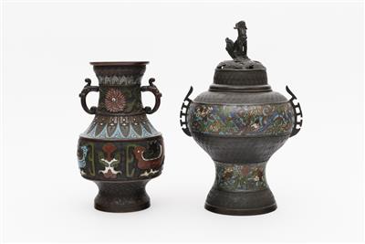 Cloisonne-Deckelvase und -vase Japan 20. Jh. - Umění a starožitnosti