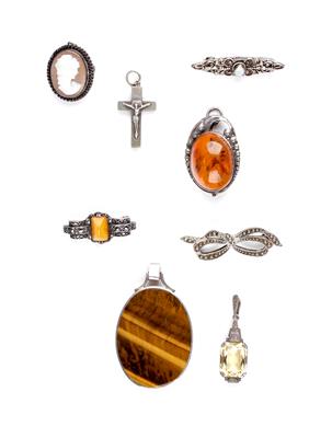 3 Broschen, 5 Angehänge, tlw. um 1900 - Jewellery and watches