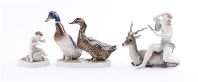 3 Figuren, Rosenthal: Wildentenpaar, Putto auf Frosch, Halbnackte Schönheit mit Hirsch, - Antiques and art