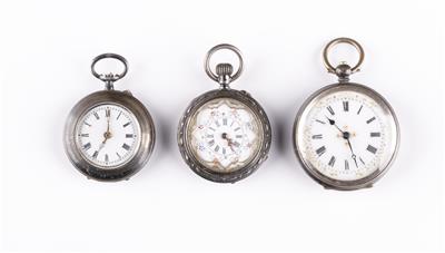 1 Schlüsseltaschenuhr, 2 Damenuhren, um 1900 - Wrist and Pocket Watches