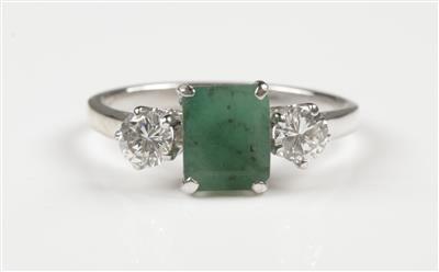 Brillant Smaragdring, Brillanten zus. ca. 0,60 ct - Jewellery and watches