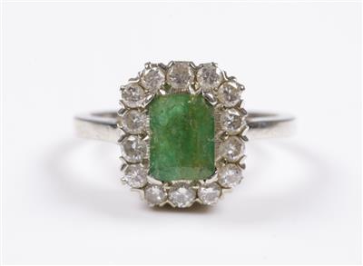 Brillant Smaragdring, Brillanten zus. ca. 0,55 ct - Jewellery and watches