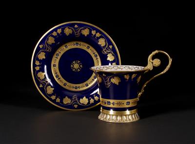 Seltene Tasse mit Bronze doré-Henkel und Untertasse, Kaiserliche Porzellanmanufaktur Wien, um 1812 - Arte e antiquariato