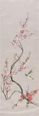 Japanisches Seidenstickbild "Kirschblütenzweig mit Vögeln", Mitte 20. Jahrhundert - Antiques and art