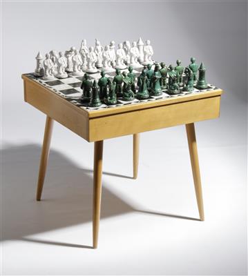 Schachspielfiguren und Schachbretttisch, Österreich, 3. Viertel 20. Jahrhundert - Arte e antiquariato