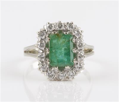 Brillant Smaragdring, Brillanten zus. ca. 0,55 ct - Jewellery and watches