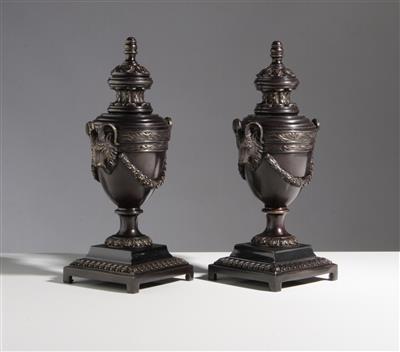 Paar Deckelurnen im Louis-XVI-Stil, sog. Cassolettes, 20. Jahrhundert - Antiques and furniture