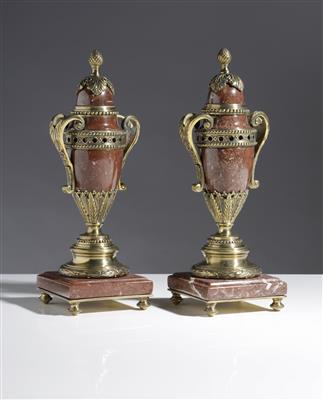 Paar Deckelvasen - Casoletten im Louis-Seize-Stil, 20. Jahrhundert - Antiquitäten, Möbel & Teppiche