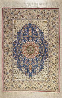 Isfahan Wandteppich, ca. 216 (240) x 148 cm, Zentralpersien, 1. Hälfte 20. Jahrhundert - Antiques and art