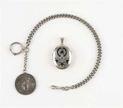 1 Uhrkette mit Tauftaleranhänger, 1 Medaillon um 1900 - Jewellery and watches