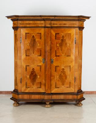 Barocker Hallenschrank, Österreich, 18. Jahrhundert - Antiquitäten, Möbel & Teppiche