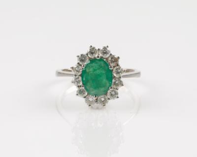 Brillant Smaragdring, Brillanten zus. 0,62 ct (grav.) - Jewellery and watches