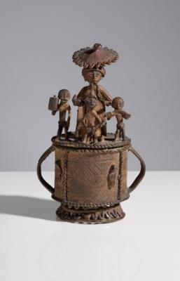 Afrikanisches Deckelgefäß mit figürlichem Aufsatz, Aschanti/Akan Stamm, Ghana, wohl um 1900 - Arte, antiquariato, mobili e tecnologia