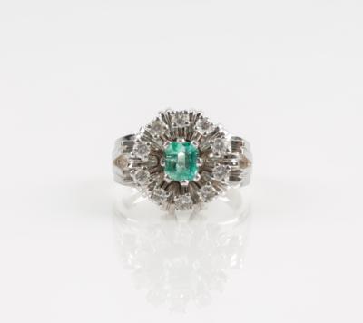 Brillant Smaragdring, Brillanten zus. ca. 0,60 ct - Gioielli & orologi