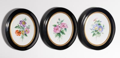 Drei Blumenbilder, Wiener Porzellanmanufaktur Augarten, 2. Hälfte 20. Jahrhundert - Art & Antiques