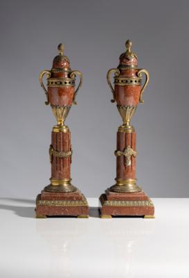 Paar Dekorvasen, sog. Cassoletten im Louis XVI-Stil, 20. Jahrhundert - Art & Antiques