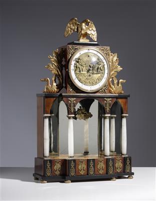 Wiener Biedermeier Kommodenuhr mit Automat "Amoretten schmieden Liebespfeile", Johann Schreiner, um 1815/25 - Aukce podzim