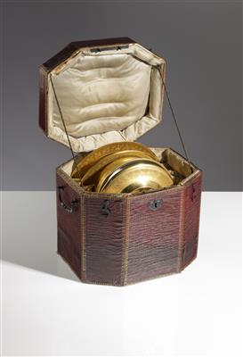 Prächtiges Reiseservice für eine Person mit Futteral, Kaiserliche Porzellanmanufaktur, Wien, um 1819 - Spring Auction