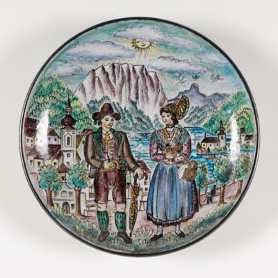 Wandteller - Schale “Gmundner Paar”, Entwurf Franz von Zülow (Wien 1883–1963) um 1940, Ausführung Schleiss Gmunden - Herbstauktion