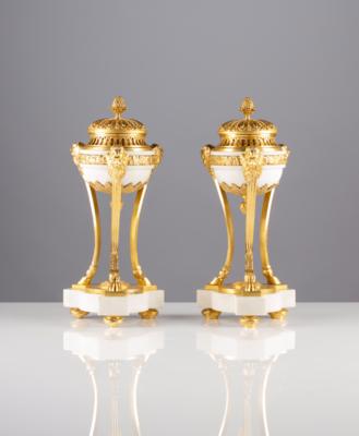 Paar dekorative Urnenvasen, sog. "Brule Parfum" im Louis-Seize-Stil, Frankreich, Ende 19. Jahrhundert - Asta di primavera