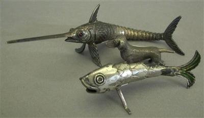 3 Tierfiguren: Dackel und Fische - Um?ní, starožitnosti, šperky