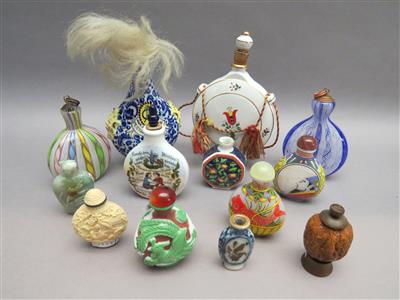 Sammlung von 8 Snuffbottles und 5 Fläschchen, 20. Jhdt. - Antiques, art and jewellery