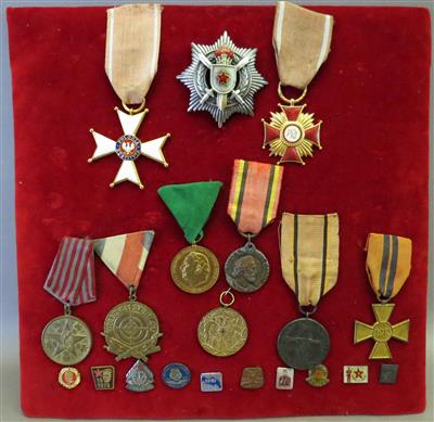 Konvolut von 10 Orden und militärischen Ehrenzeichen - Antiques, art and jewellery